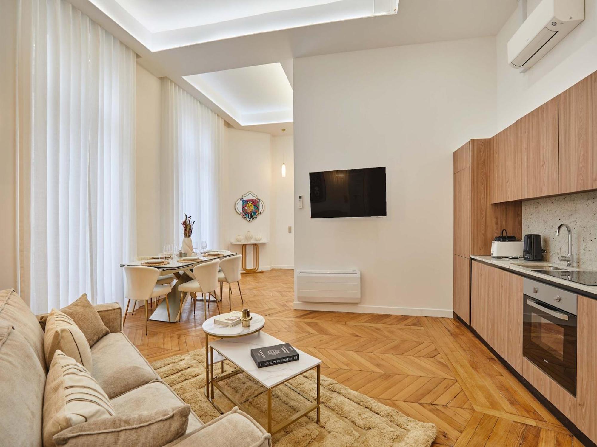 Sublime, Luxurious Flat Ac Matignon St Honore